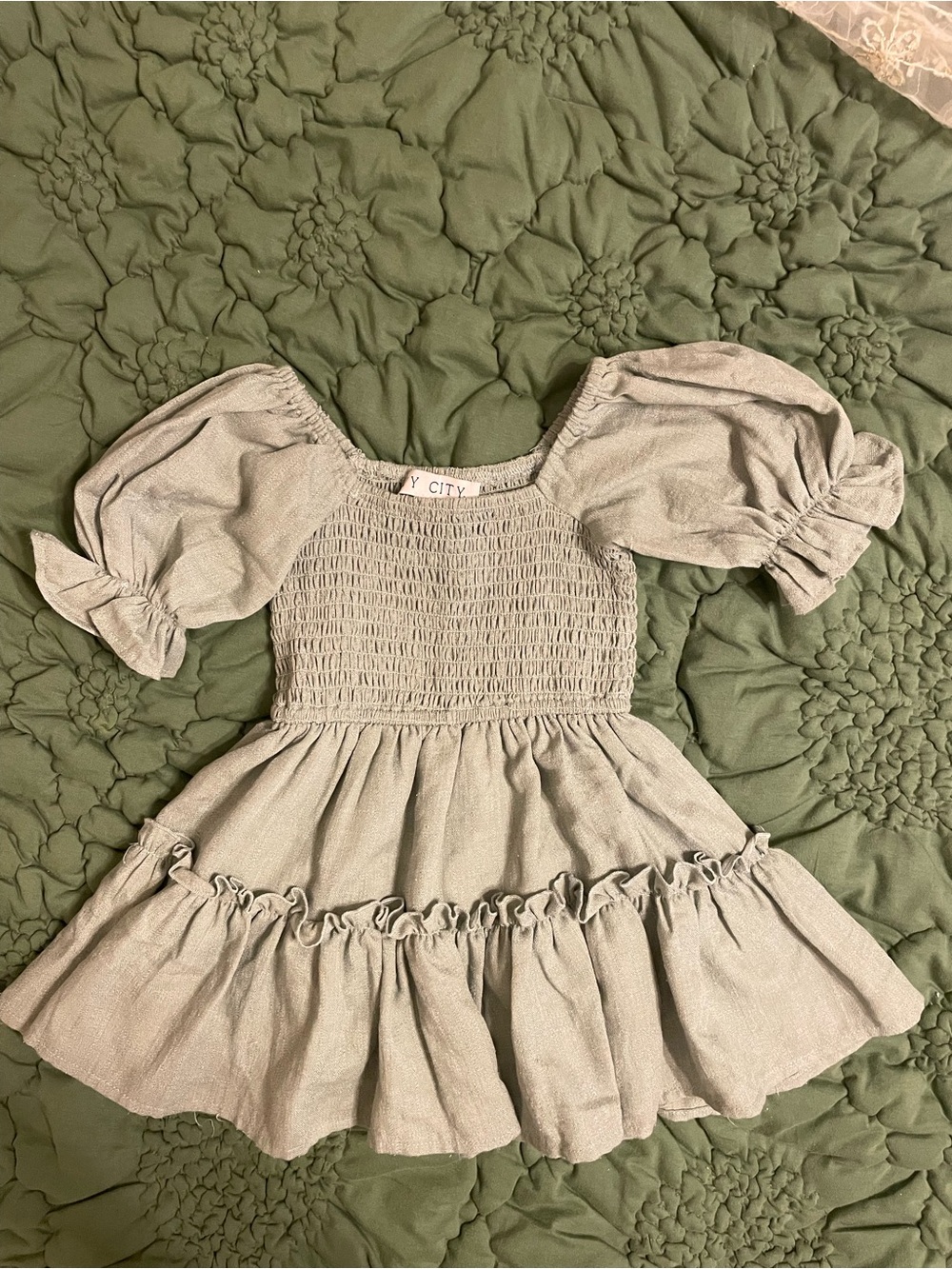 Ivy City Co Sage Green Puff-Sleeve Smocked Dress Mini 12-18 months